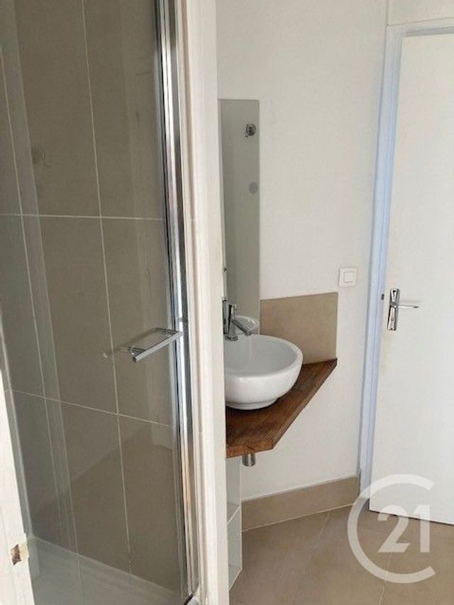 Appartement F2 à louer - 2 pièces - 42.6 m2 - VANVES - 92 - ILE-DE-FRANCE - Century 21 Agence Fleurie