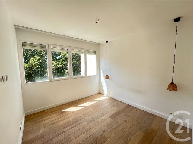 Afficher la photo en grand Appartement F3 à vendre - 3 pièces - 63.0 m2 - CLAMART - 92 - ILE-DE-FRANCE - Century 21 Agence Fleurie