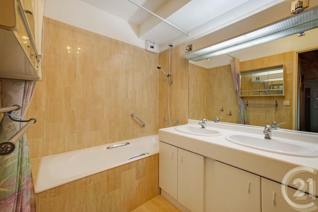 Appartement F4 à vendre - 4 pièces - 95.67 m2 - PARIS - 75014 - ILE-DE-FRANCE - Century 21 Agence Fleurie