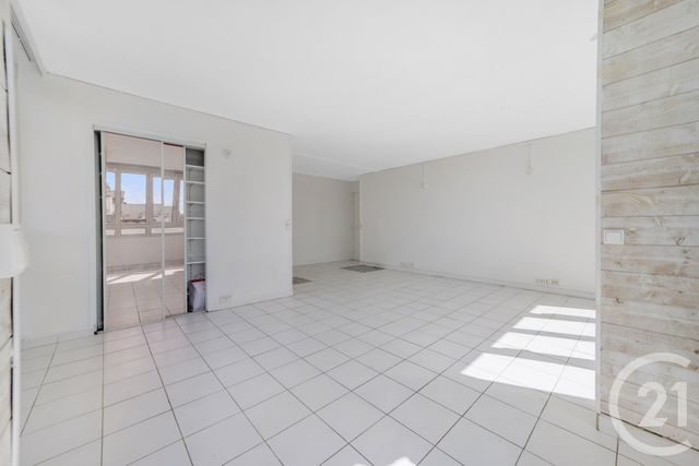 Afficher la photo en grand Appartement F3 à vendre - 3 pièces - 74.0 m2 - PARIS - 75015 - ILE-DE-FRANCE - Century 21 Agence Fleurie