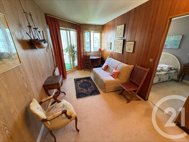 Appartement F3 à louer - 3 pièces - 75.04 m2 - VANVES - 92 - ILE-DE-FRANCE - Century 21 Agence Fleurie